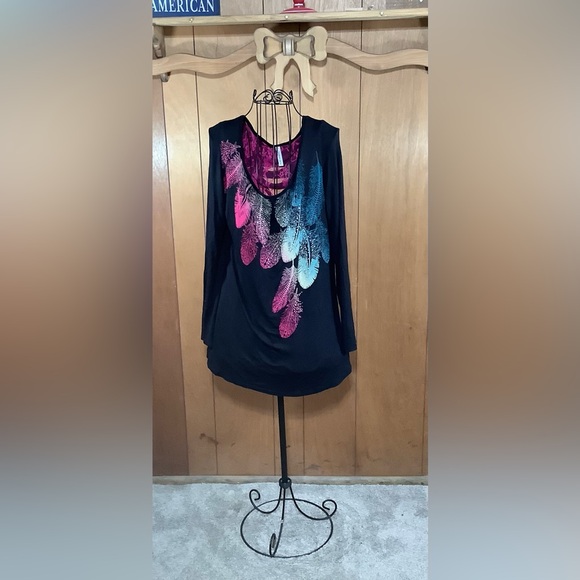 Urban Mix LA Tops - Urban Mix LA Black Top with Pink and Blue Feather Design